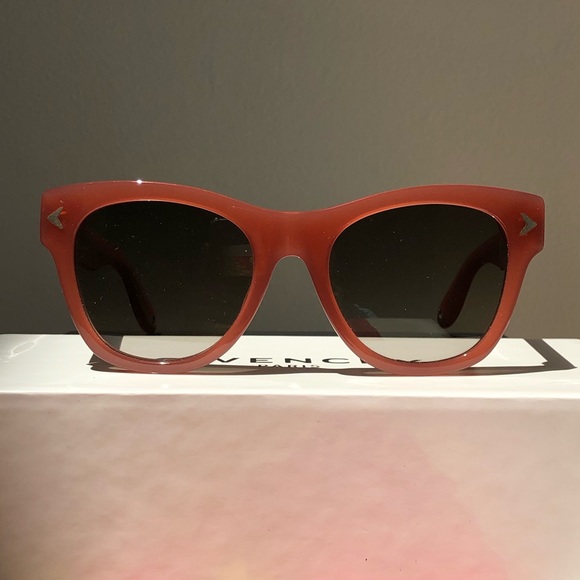 NEW Givenchy GV7010/S Pink Unisex Sunglasses - Picture 3 of 7
